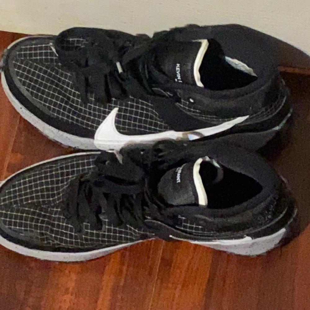 Kevin Durant no.7 size 9 black\white wolf grey
